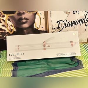 *NIB* T3 Curl ID 1.25in Smart Curling Iron